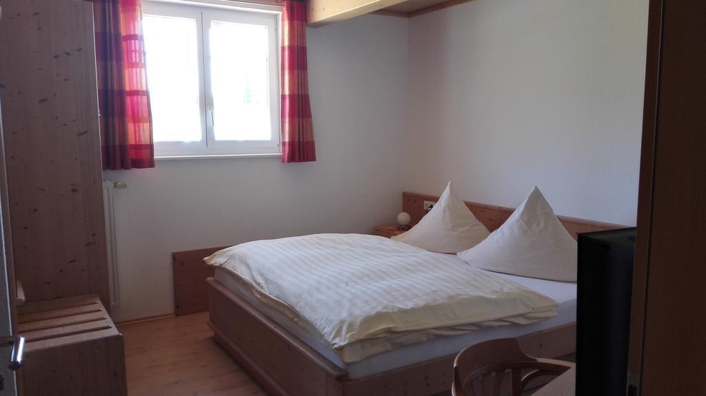Pension Forsthaus Taele - Das Gaestehaus Vom Schwarzwaldgasthaus Salenhof Титизее-Нойщат Екстериор снимка