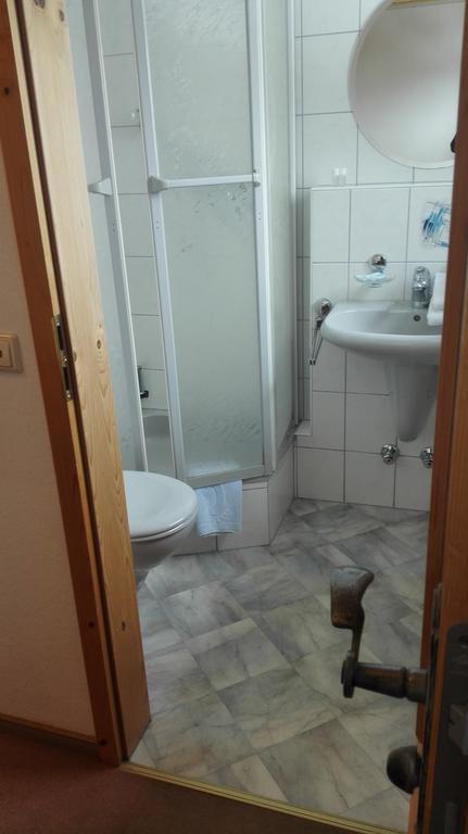 Pension Forsthaus Taele - Das Gaestehaus Vom Schwarzwaldgasthaus Salenhof Титизее-Нойщат Екстериор снимка